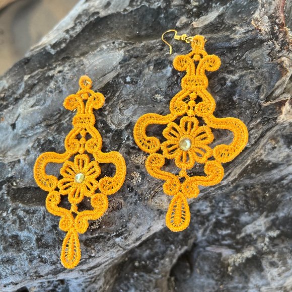 NWT Handmade Embroidered Lace CUSTOM Chandelier Earrings - Picture 3 of 4